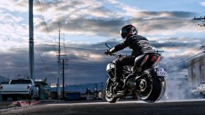 motorcycle_Motorcyclist_road_race_cloud_speed_bike_man_ducati_diavel_3840x2160