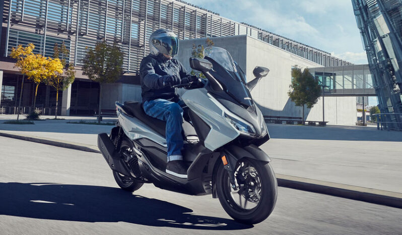 Honda Forza 125 lleno