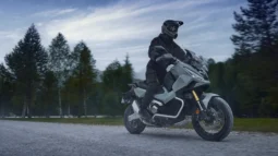 Honda X-ADV 750 lleno