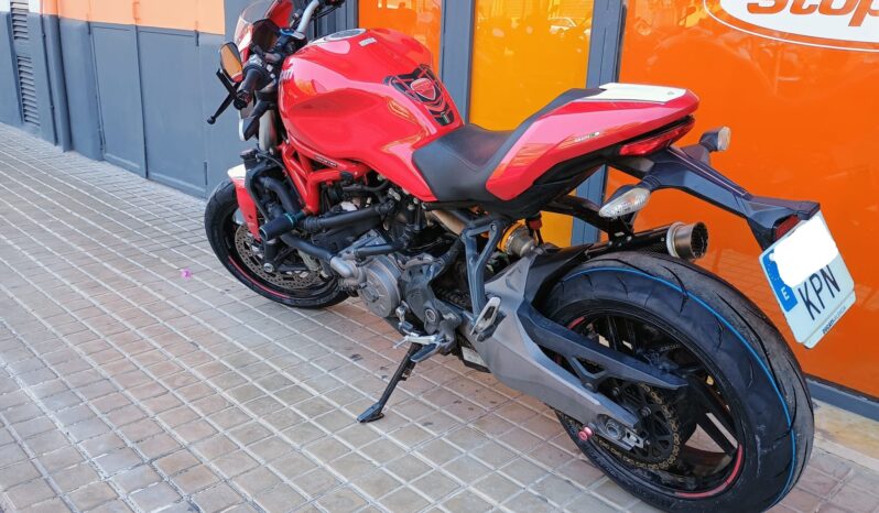 Ducati Monster 821 lleno