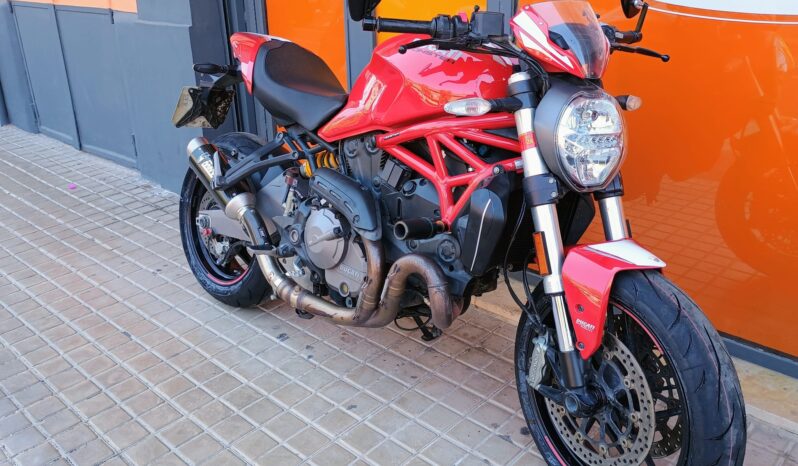 Ducati Monster 821 lleno