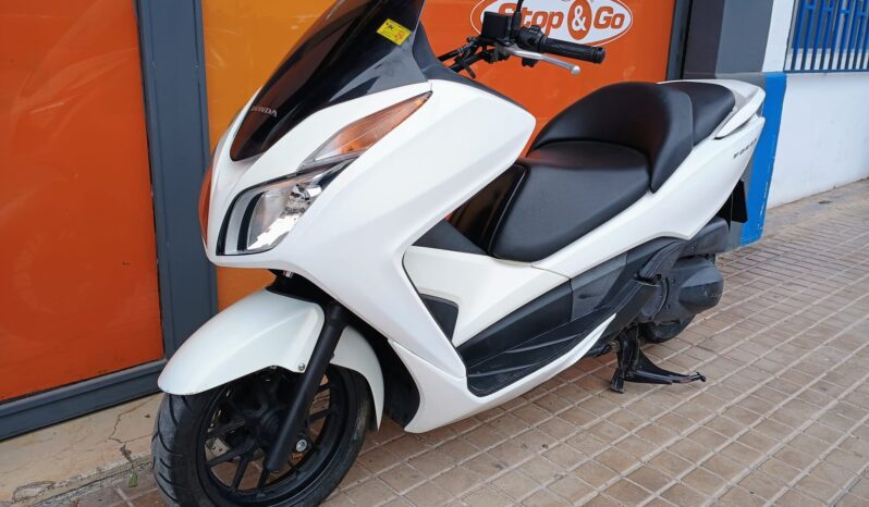 Honda Forza 300 lleno