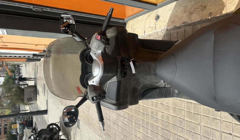 Piaggio X-EVO 125 lleno